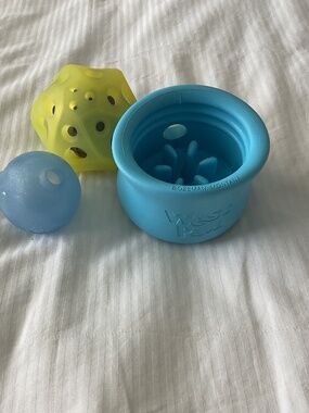 3 new dog toys Toppl, strobe ball and a crater ball